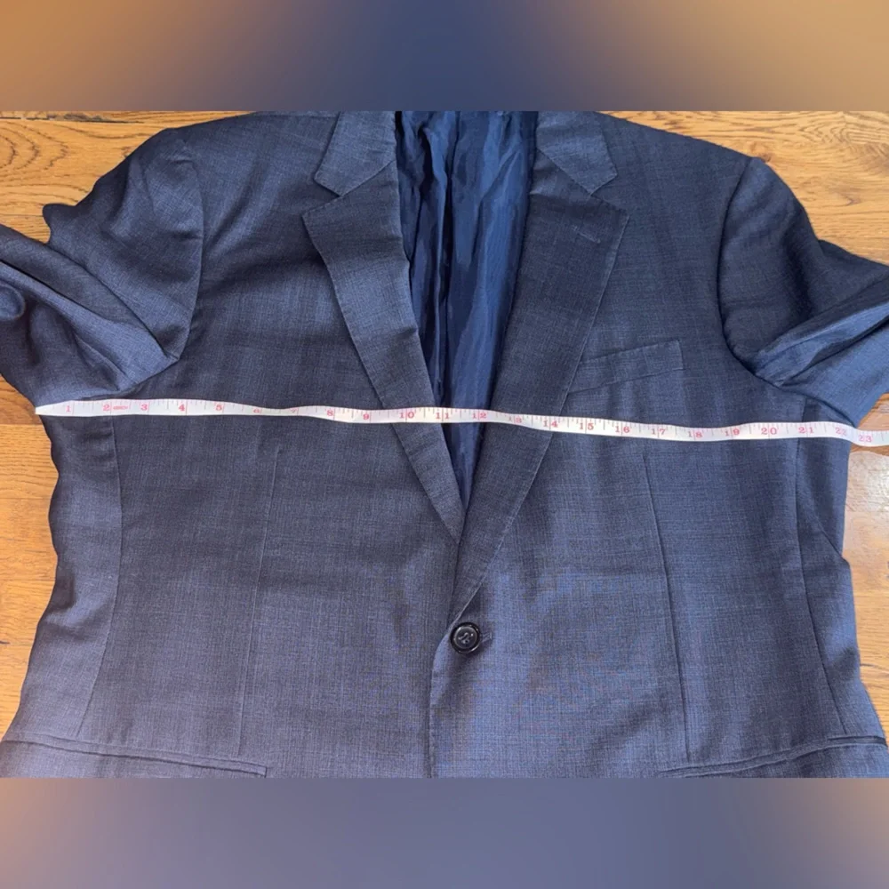 Samuelsohn. Midnight Blue Wool Blazer. Size 42 Long.